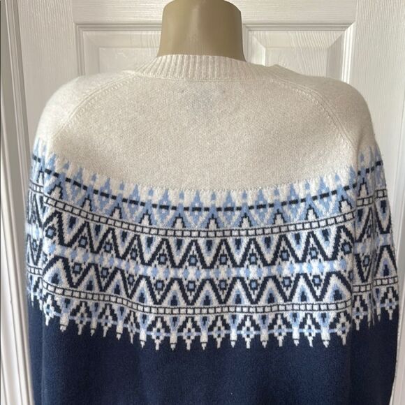 Bloomingdale's navy and white Fair Isle cardigan. - Picture 5 of 6